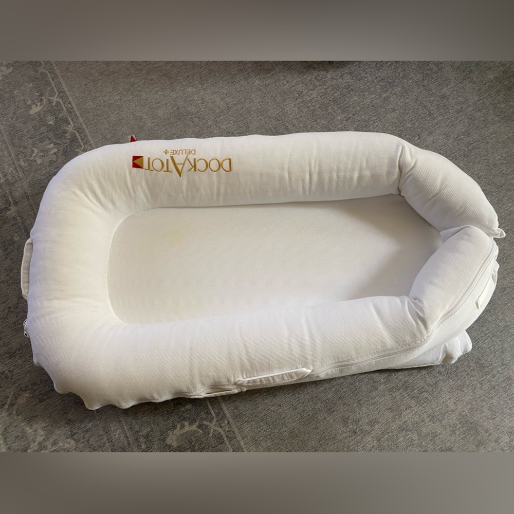 Deluxe+ Dock - Pristine White 0-8months